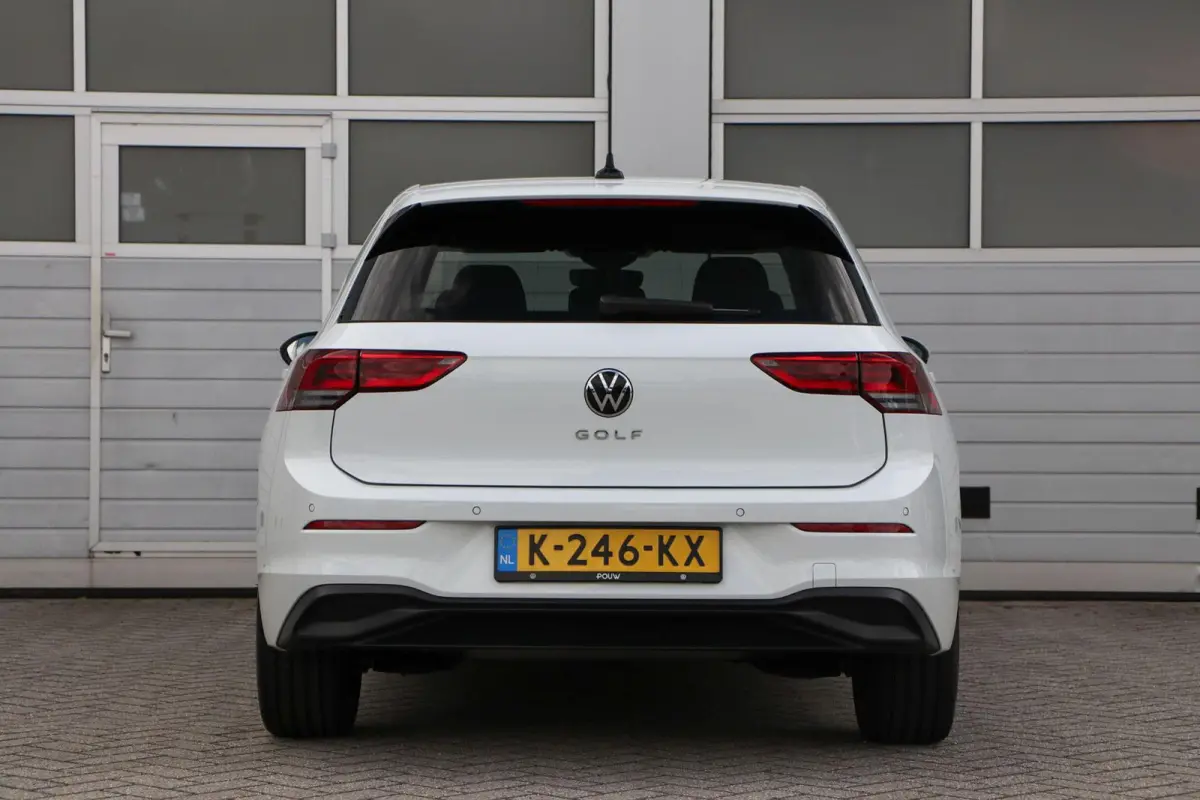1.0 TSI 110pk Life | Navigatie | Parkeersensoren | 17" Velgen