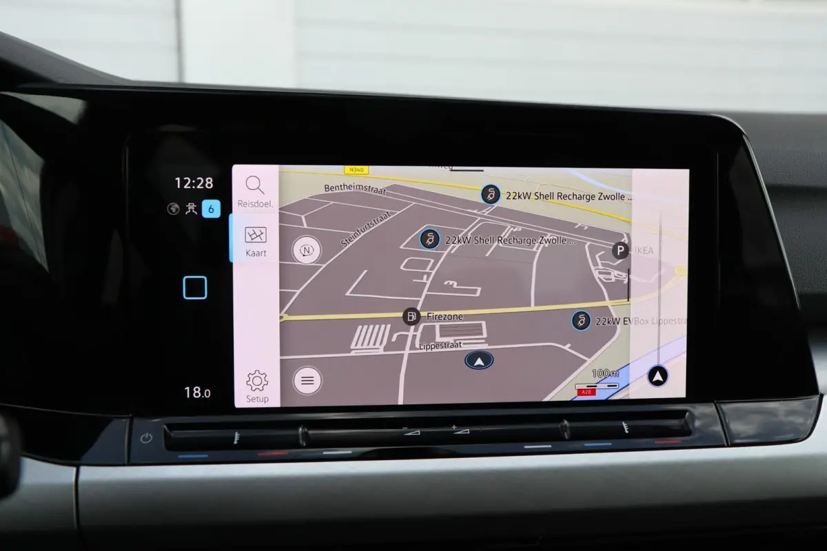 1.0 TSI 110pk Life | Navigatie | Parkeersensoren | 17" Velgen