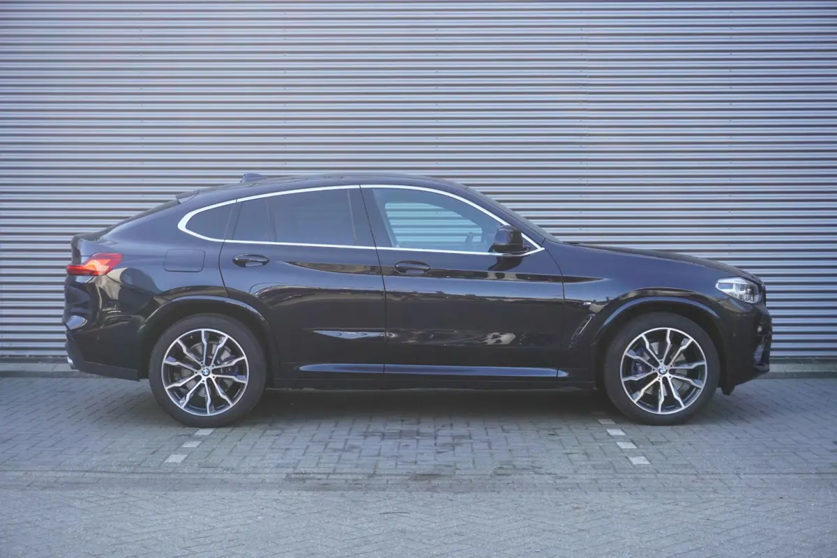 xDrive30i High Executive | 20 inch LM M Dubbelspaak | Trekhaak met elektrisch wegklapbare kogel | HiFi System | BMW Head-Up Display | Achteruitrijcamera