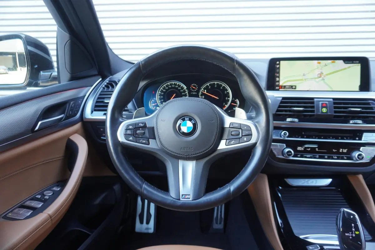 xDrive30i High Executive | 20 inch LM M Dubbelspaak | Trekhaak met elektrisch wegklapbare kogel | HiFi System | BMW Head-Up Display | Achteruitrijcamera