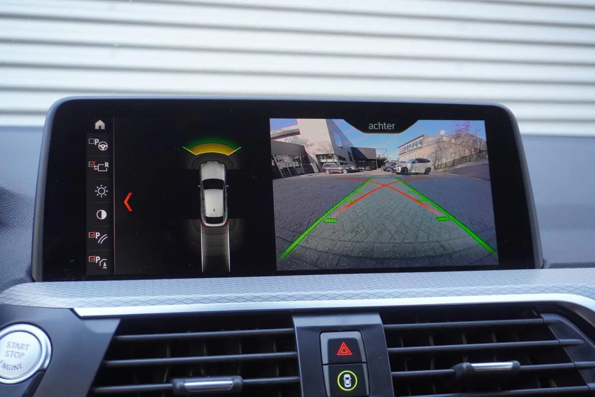xDrive30i High Executive | 20 inch LM M Dubbelspaak | Trekhaak met elektrisch wegklapbare kogel | HiFi System | BMW Head-Up Display | Achteruitrijcamera