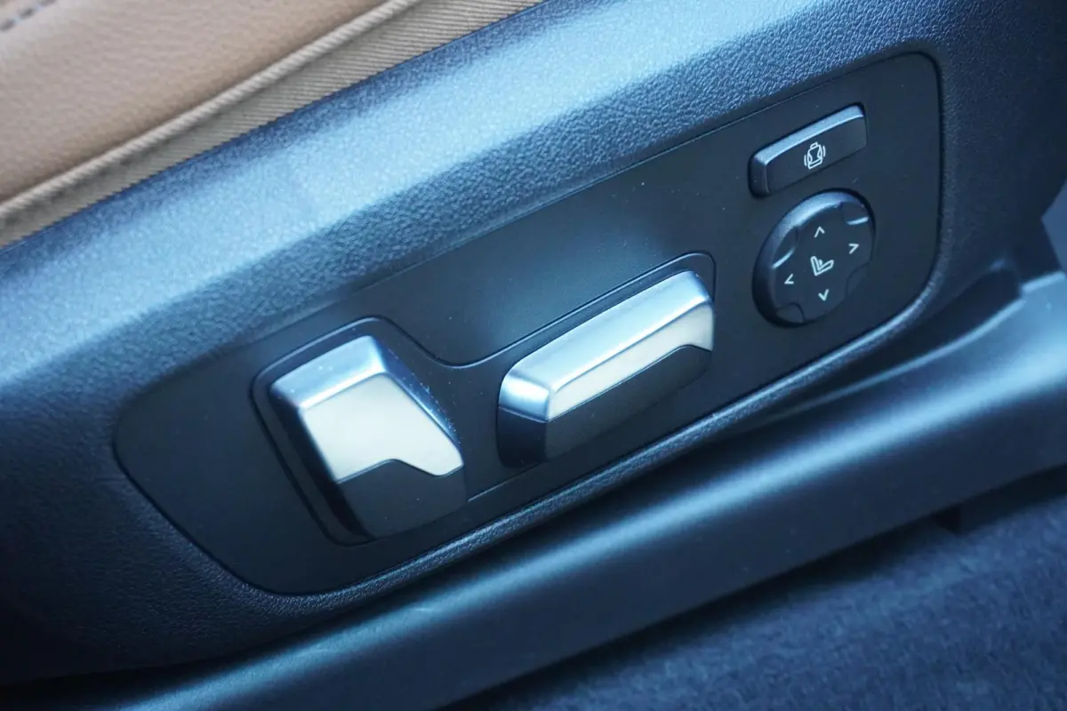 xDrive30i High Executive | 20 inch LM M Dubbelspaak | Trekhaak met elektrisch wegklapbare kogel | HiFi System | BMW Head-Up Display | Achteruitrijcamera