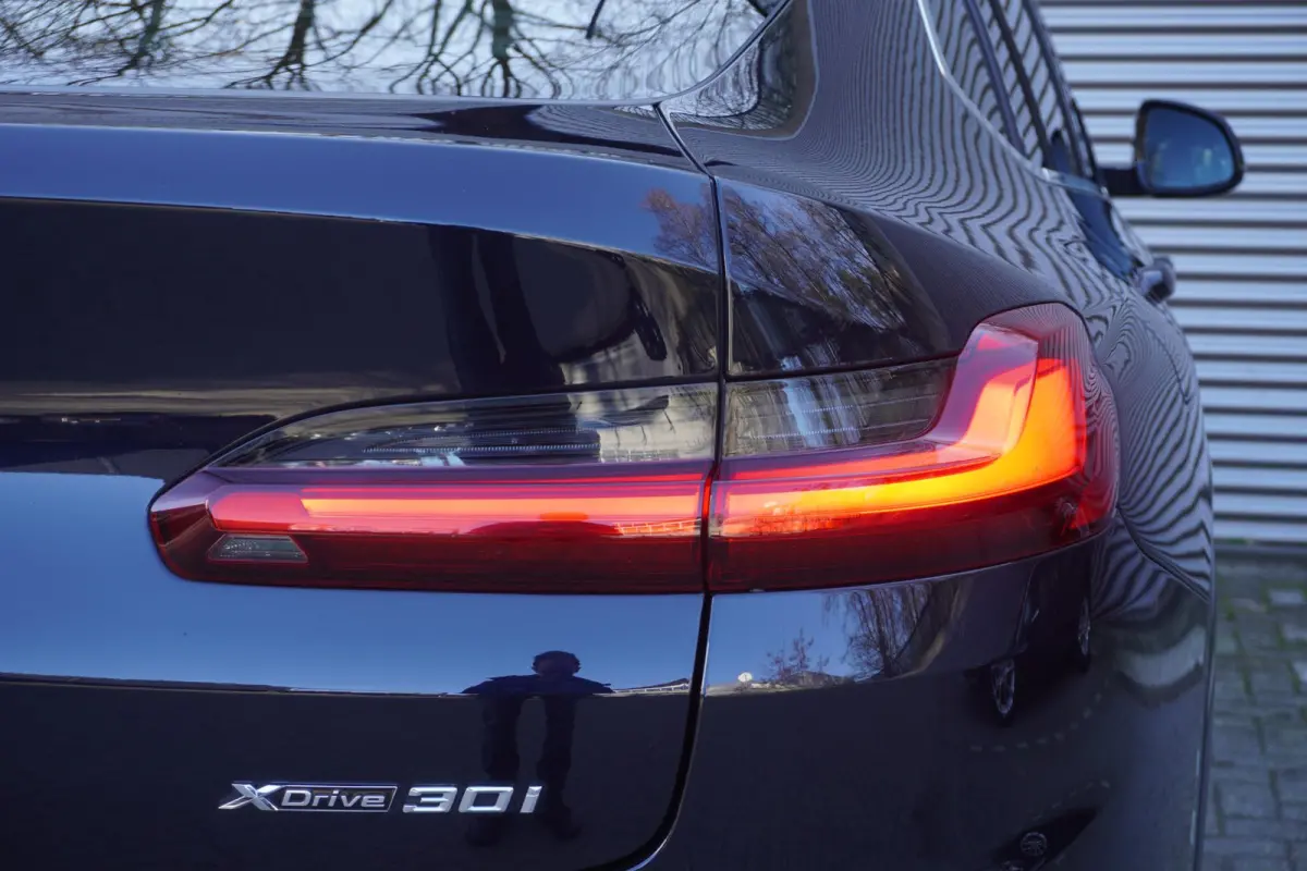 xDrive30i High Executive | 20 inch LM M Dubbelspaak | Trekhaak met elektrisch wegklapbare kogel | HiFi System | BMW Head-Up Display | Achteruitrijcamera