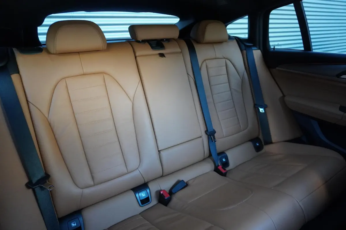 xDrive30i High Executive | 20 inch LM M Dubbelspaak | Trekhaak met elektrisch wegklapbare kogel | HiFi System | BMW Head-Up Display | Achteruitrijcamera