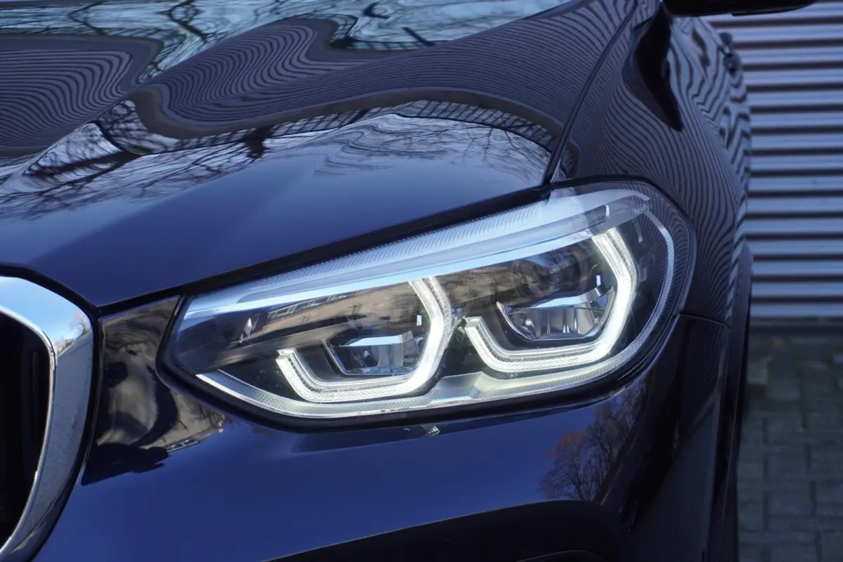 xDrive30i High Executive | 20 inch LM M Dubbelspaak | Trekhaak met elektrisch wegklapbare kogel | HiFi System | BMW Head-Up Display | Achteruitrijcamera