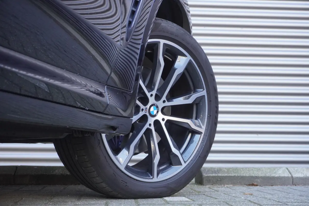 xDrive30i High Executive | 20 inch LM M Dubbelspaak | Trekhaak met elektrisch wegklapbare kogel | HiFi System | BMW Head-Up Display | Achteruitrijcamera