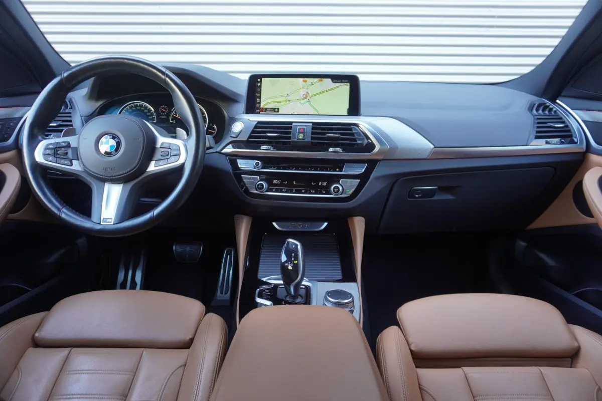 xDrive30i High Executive | 20 inch LM M Dubbelspaak | Trekhaak met elektrisch wegklapbare kogel | HiFi System | BMW Head-Up Display | Achteruitrijcamera