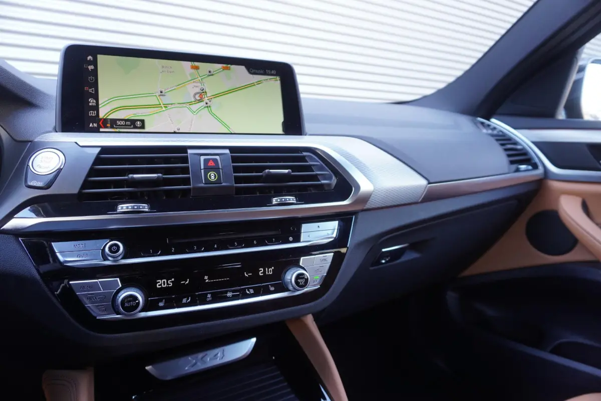 xDrive30i High Executive | 20 inch LM M Dubbelspaak | Trekhaak met elektrisch wegklapbare kogel | HiFi System | BMW Head-Up Display | Achteruitrijcamera