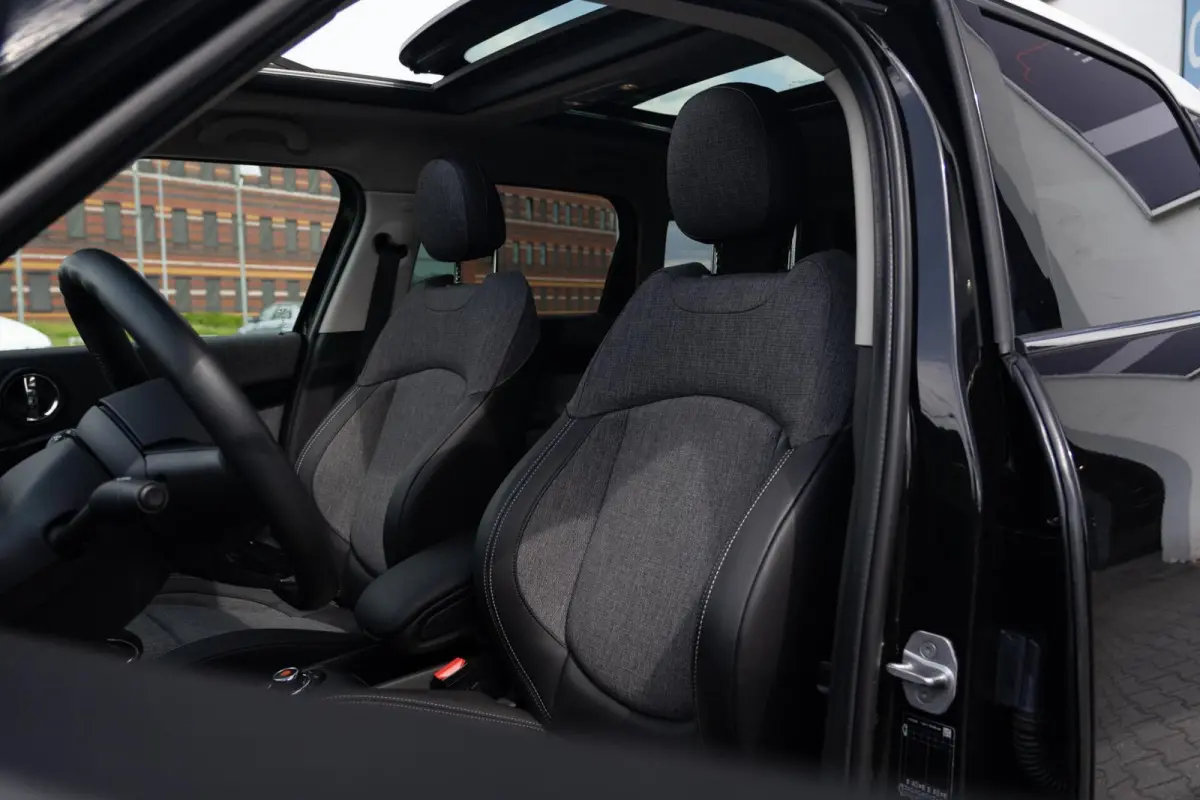 1.5 Cooper SE ALL4 Chili+|Panoramadak|JCW|CarPlay|Automaat|Keyless|LED|Union Jack|Hybride|Dealer Onderhouden