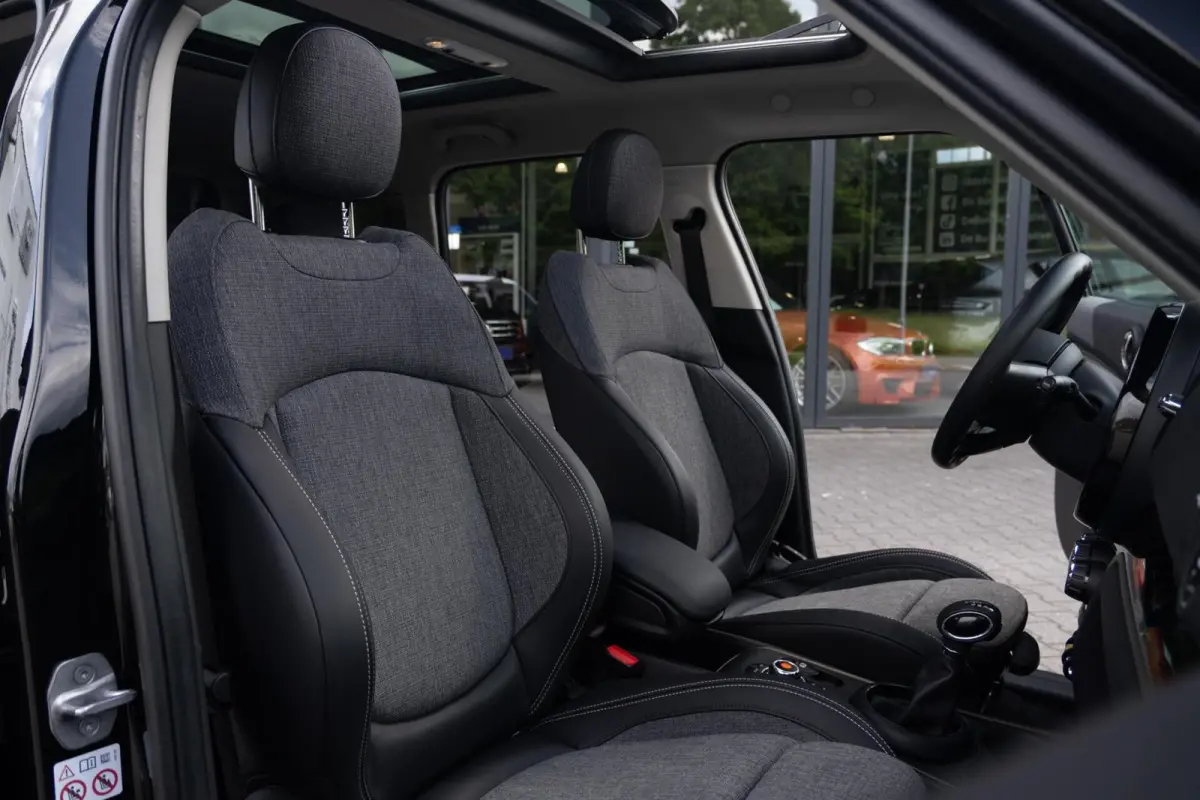 1.5 Cooper SE ALL4 Chili+|Panoramadak|JCW|CarPlay|Automaat|Keyless|LED|Union Jack|Hybride|Dealer Onderhouden