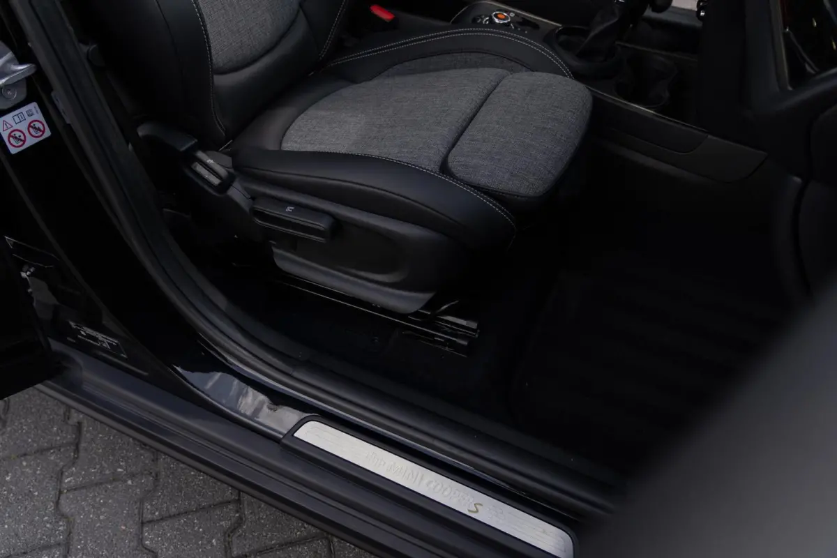 1.5 Cooper SE ALL4 Chili+|Panoramadak|JCW|CarPlay|Automaat|Keyless|LED|Union Jack|Hybride|Dealer Onderhouden
