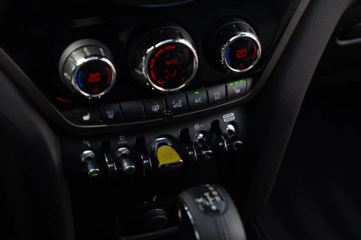 1.5 Cooper SE ALL4 Chili+|Panoramadak|JCW|CarPlay|Automaat|Keyless|LED|Union Jack|Hybride|Dealer Onderhouden