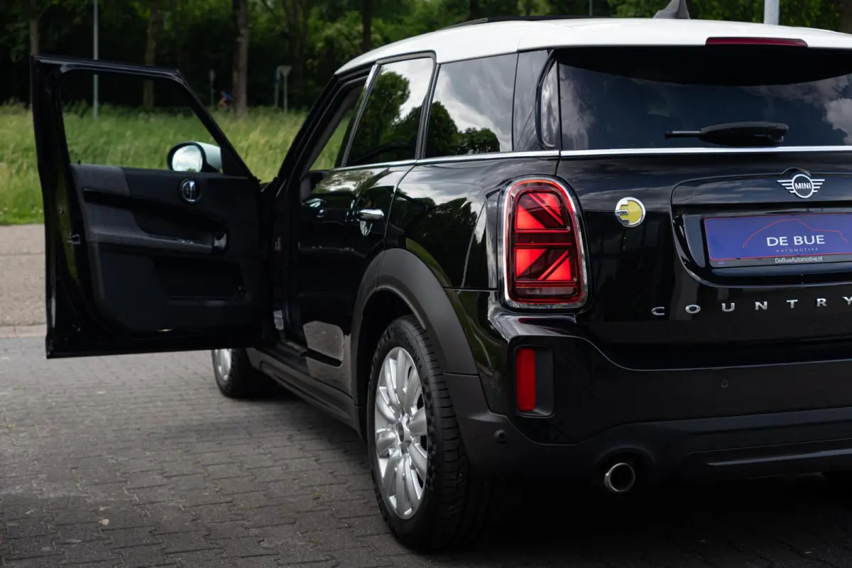 1.5 Cooper SE ALL4 Chili+|Panoramadak|JCW|CarPlay|Automaat|Keyless|LED|Union Jack|Hybride|Dealer Onderhouden