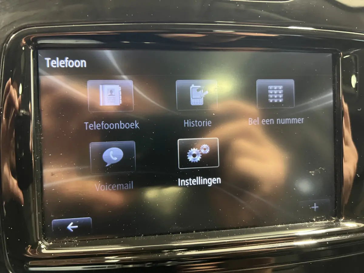 0.9 TCe Intens | Navigatie/Android/Apple Carplay | LM Velgen 17" | Panoramadak | Voorstoelen Verwarmd | Lederen Bekleding | Airco |