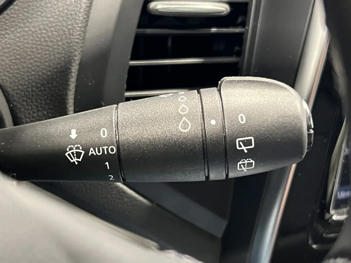 0.9 TCe Intens | Navigatie/Android/Apple Carplay | LM Velgen 17" | Panoramadak | Voorstoelen Verwarmd | Lederen Bekleding | Airco |
