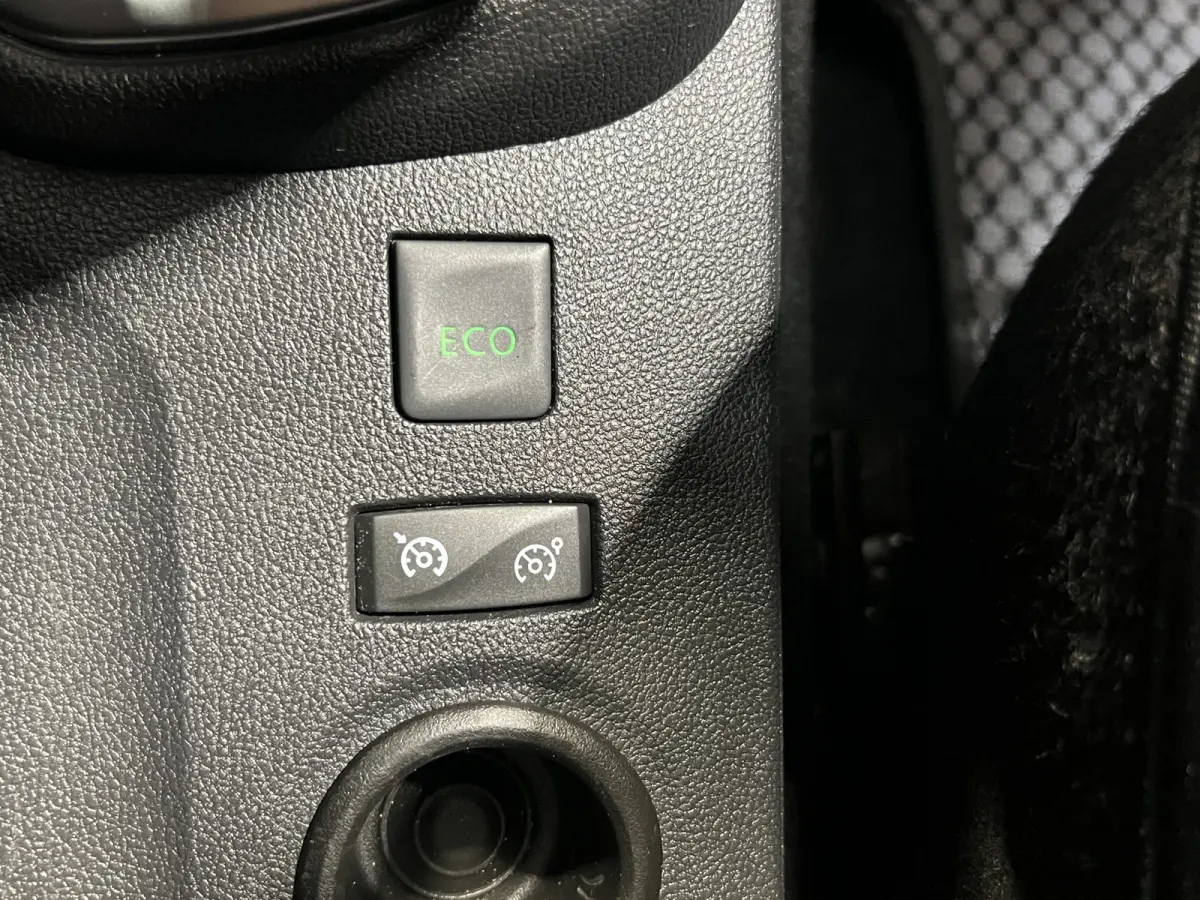 0.9 TCe Intens | Navigatie/Android/Apple Carplay | LM Velgen 17" | Panoramadak | Voorstoelen Verwarmd | Lederen Bekleding | Airco |