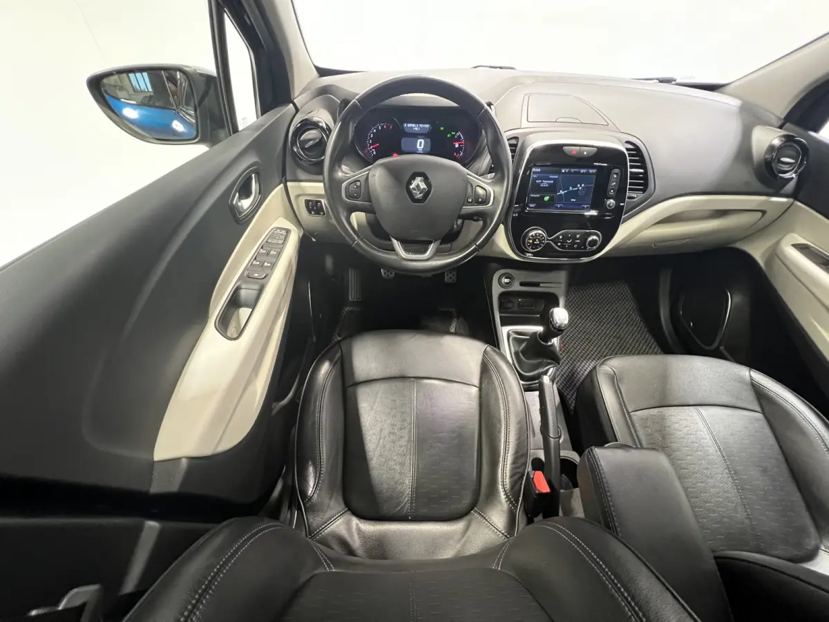 0.9 TCe Intens | Navigatie/Android/Apple Carplay | LM Velgen 17" | Panoramadak | Voorstoelen Verwarmd | Lederen Bekleding | Airco |