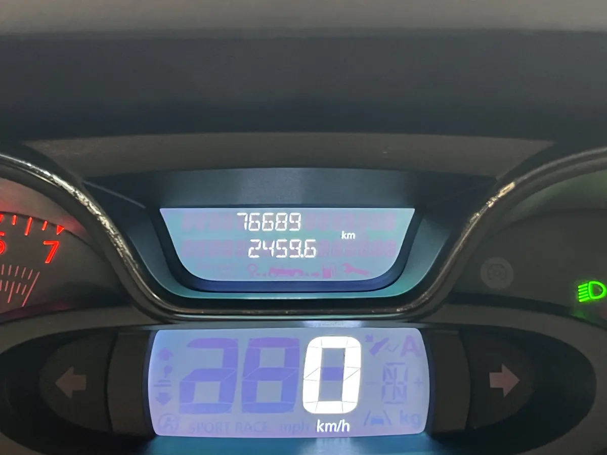 0.9 TCe Intens | Navigatie/Android/Apple Carplay | LM Velgen 17" | Panoramadak | Voorstoelen Verwarmd | Lederen Bekleding | Airco |