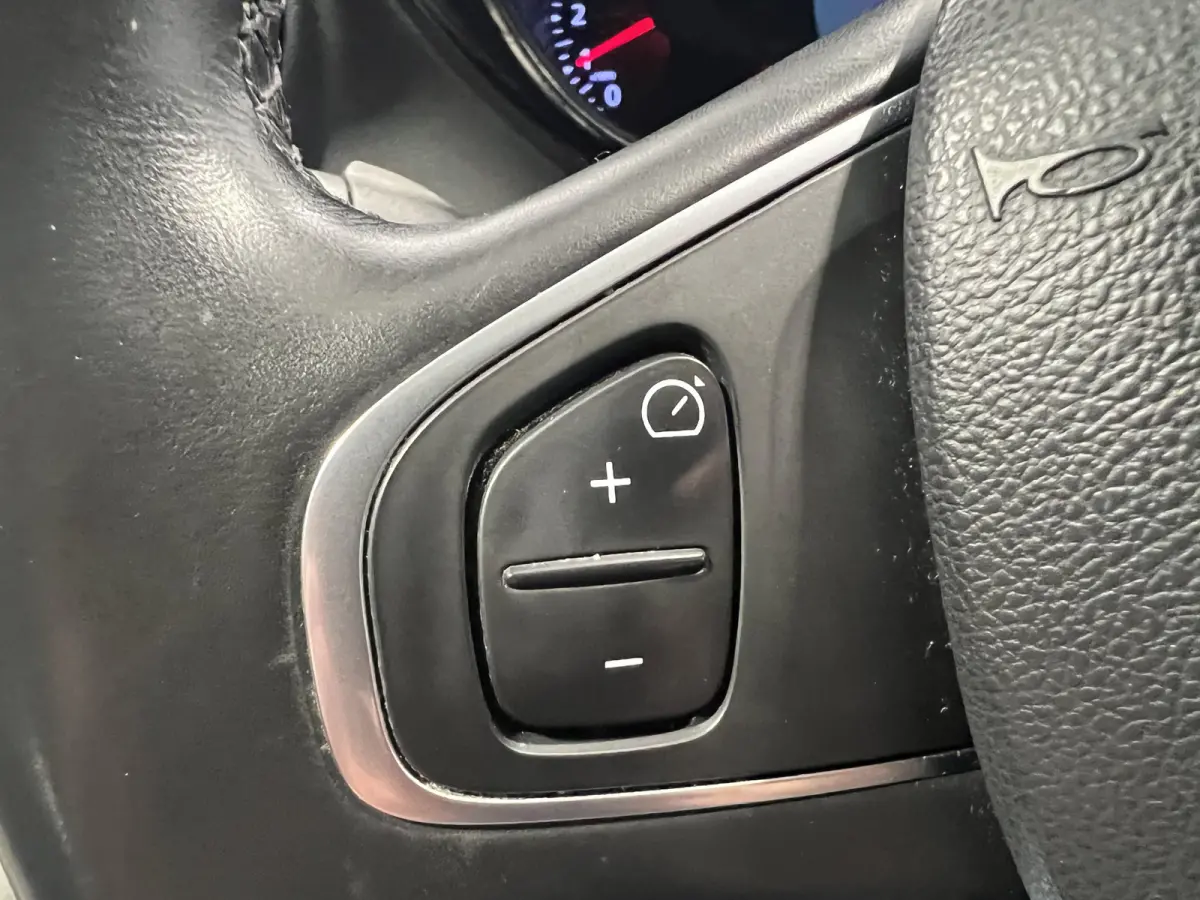 0.9 TCe Intens | Navigatie/Android/Apple Carplay | LM Velgen 17" | Panoramadak | Voorstoelen Verwarmd | Lederen Bekleding | Airco |
