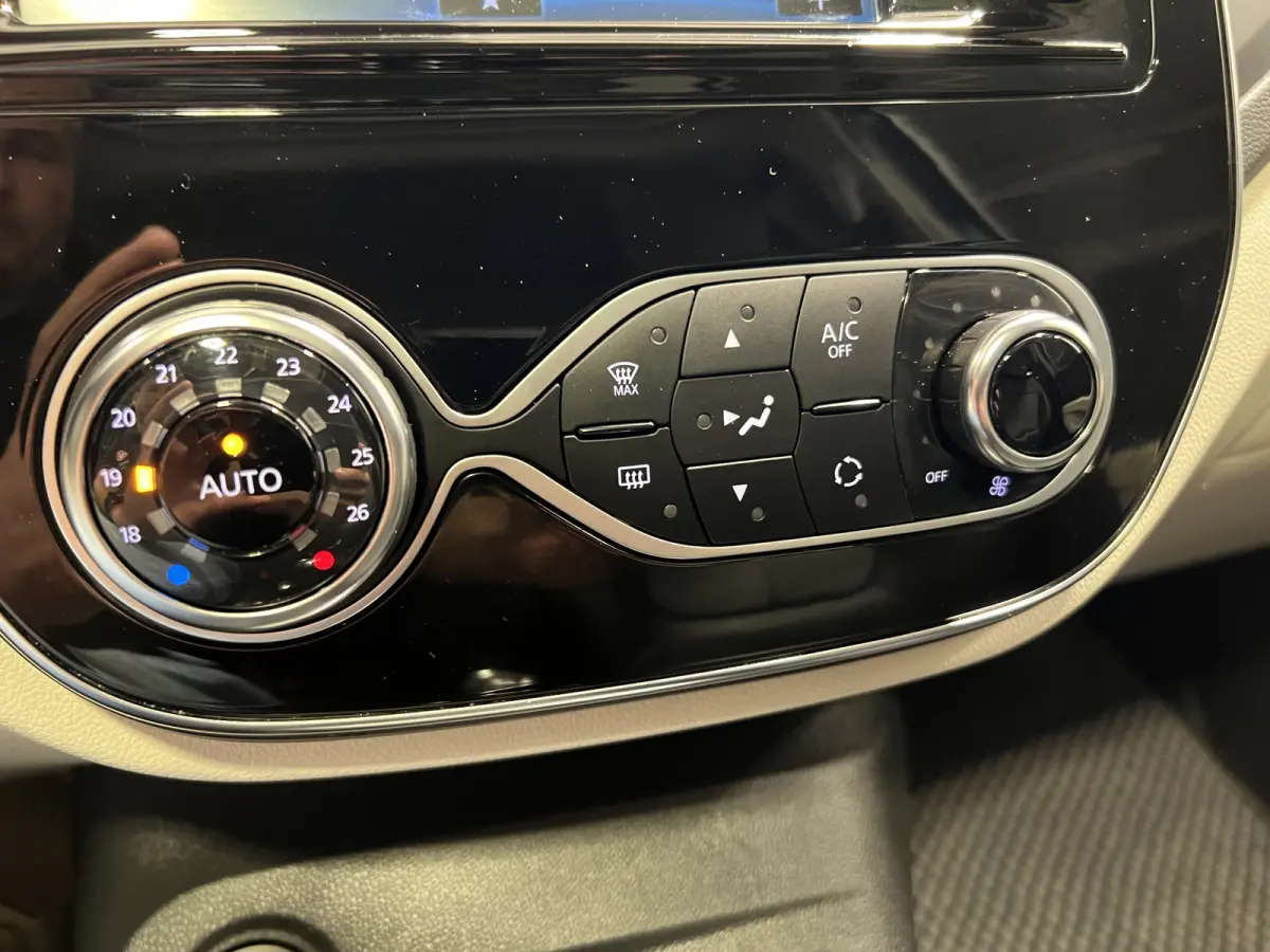 0.9 TCe Intens | Navigatie/Android/Apple Carplay | LM Velgen 17" | Panoramadak | Voorstoelen Verwarmd | Lederen Bekleding | Airco |