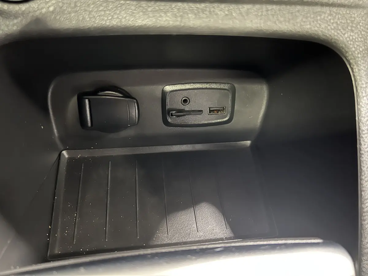 0.9 TCe Intens | Navigatie/Android/Apple Carplay | LM Velgen 17" | Panoramadak | Voorstoelen Verwarmd | Lederen Bekleding | Airco |