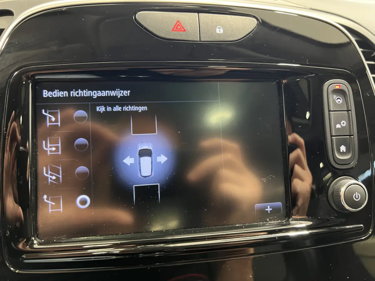 0.9 TCe Intens | Navigatie/Android/Apple Carplay | LM Velgen 17" | Panoramadak | Voorstoelen Verwarmd | Lederen Bekleding | Airco |