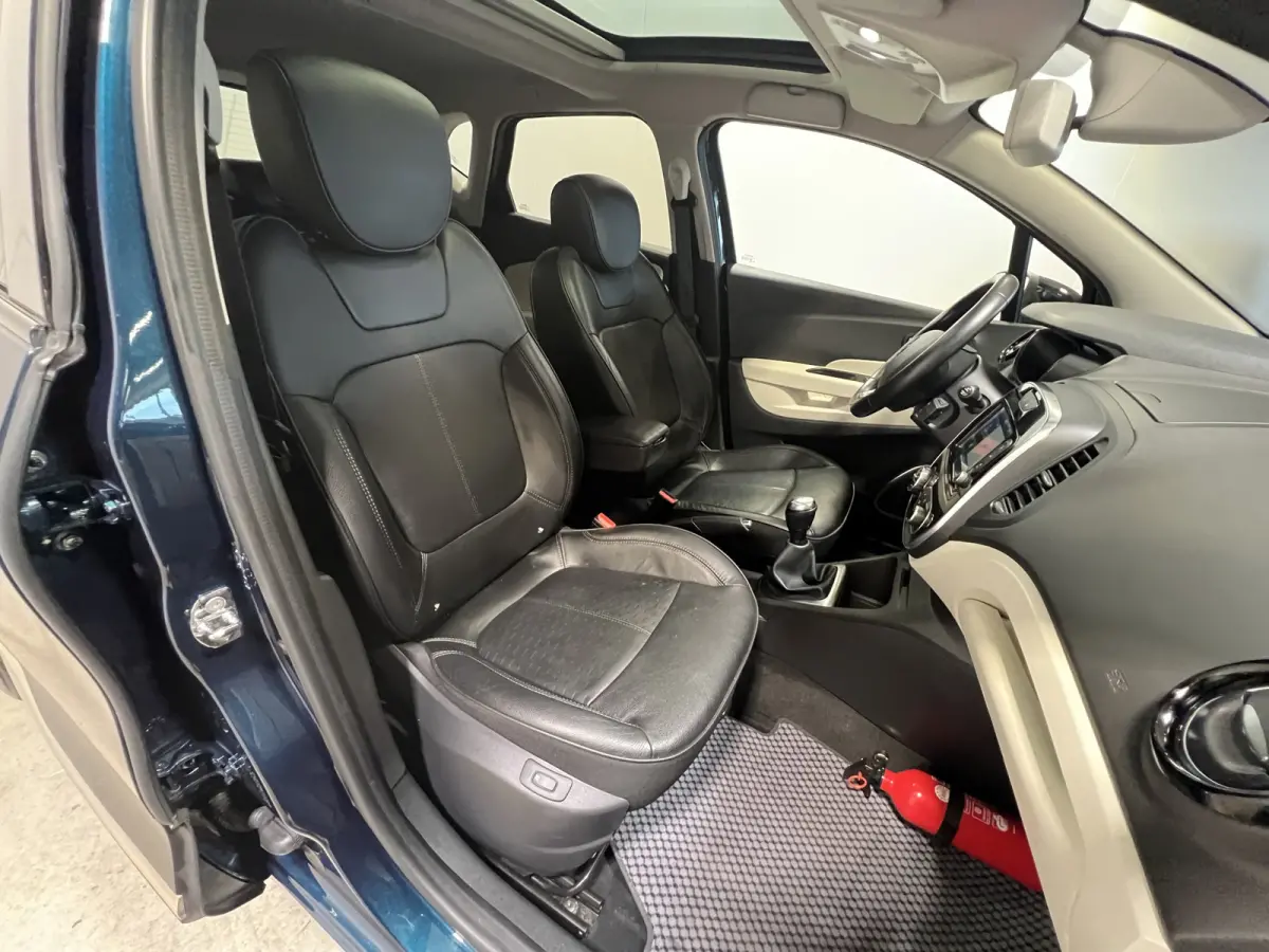 0.9 TCe Intens | Navigatie/Android/Apple Carplay | LM Velgen 17" | Panoramadak | Voorstoelen Verwarmd | Lederen Bekleding | Airco |