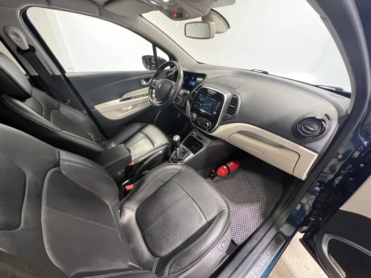 0.9 TCe Intens | Navigatie/Android/Apple Carplay | LM Velgen 17" | Panoramadak | Voorstoelen Verwarmd | Lederen Bekleding | Airco |