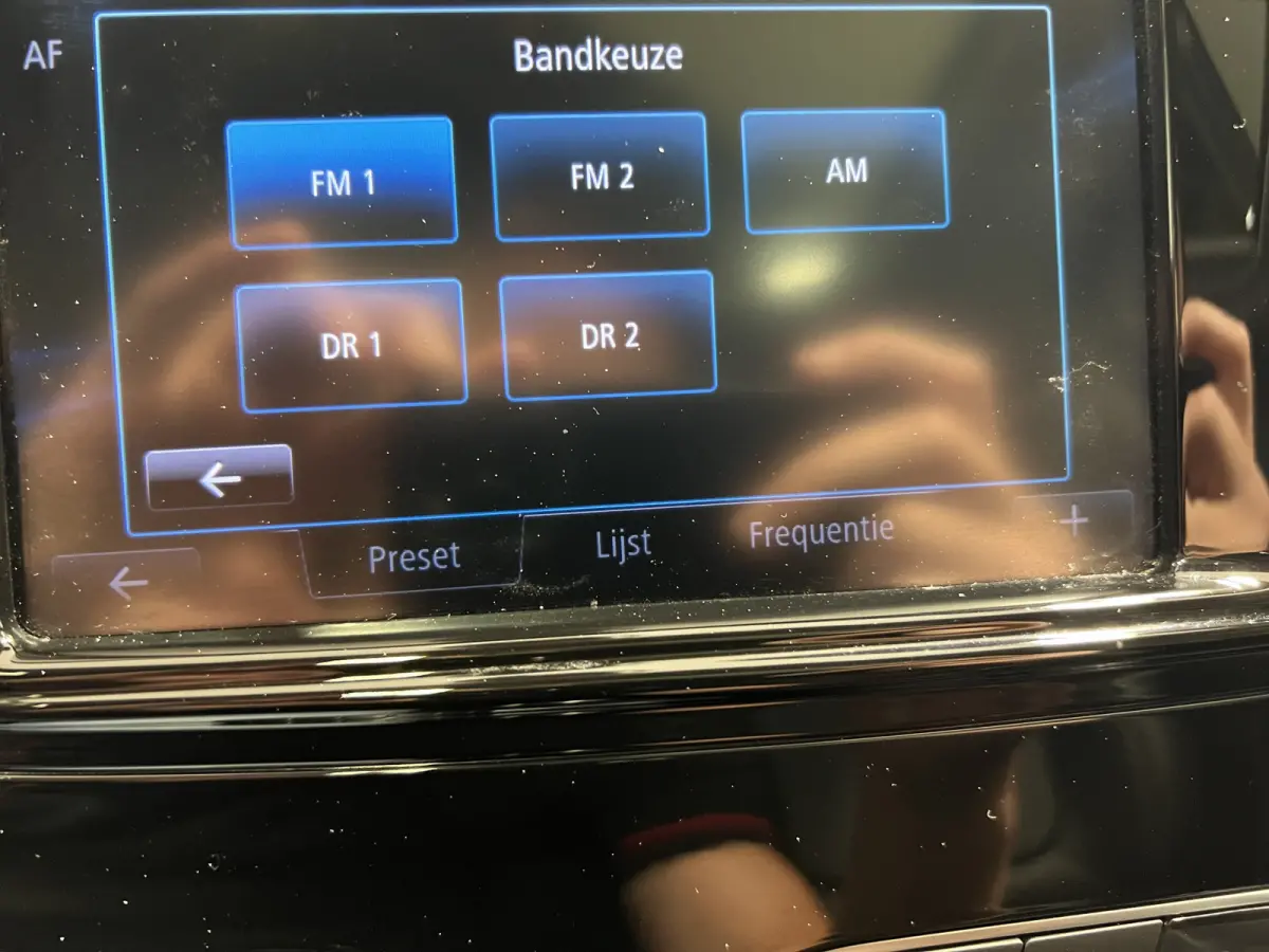 0.9 TCe Intens | Navigatie/Android/Apple Carplay | LM Velgen 17" | Panoramadak | Voorstoelen Verwarmd | Lederen Bekleding | Airco |