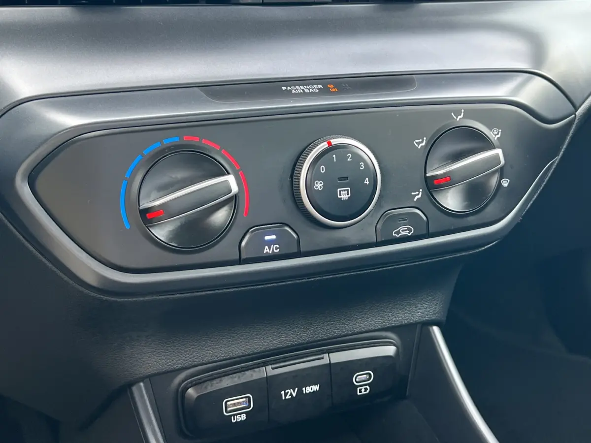 1.0 T-GDI 100pk Comfort | Airco | Camera | Carplay | Cruise control | Dodehoek detectie | Navigatie | Parkeersensoren | Digitaal cockpit | Lichtmetalen velgen