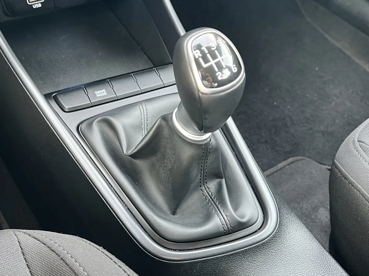 1.0 T-GDI 100pk Comfort | Airco | Camera | Carplay | Cruise control | Dodehoek detectie | Navigatie | Parkeersensoren | Digitaal cockpit | Lichtmetalen velgen