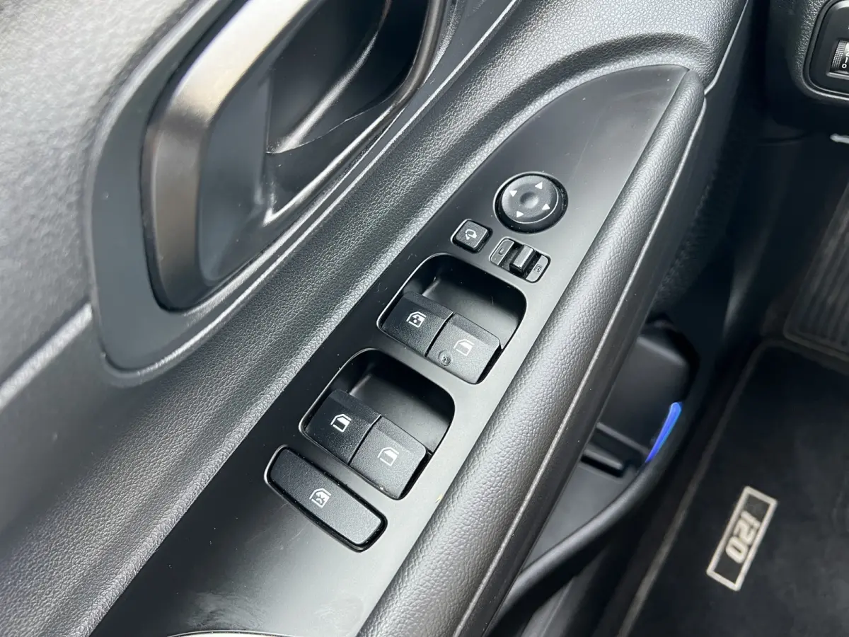 1.0 T-GDI 100pk Comfort | Airco | Camera | Carplay | Cruise control | Dodehoek detectie | Navigatie | Parkeersensoren | Digitaal cockpit | Lichtmetalen velgen