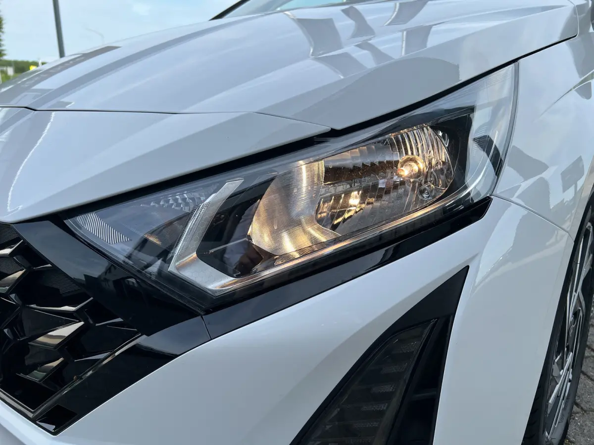 1.0 T-GDI 100pk Comfort | Airco | Camera | Carplay | Cruise control | Dodehoek detectie | Navigatie | Parkeersensoren | Digitaal cockpit | Lichtmetalen velgen