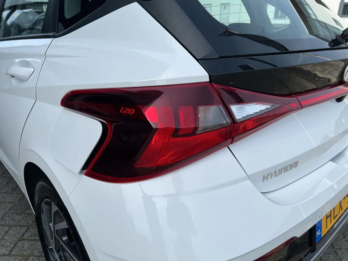 1.0 T-GDI 100pk Comfort | Airco | Camera | Carplay | Cruise control | Dodehoek detectie | Navigatie | Parkeersensoren | Digitaal cockpit | Lichtmetalen velgen