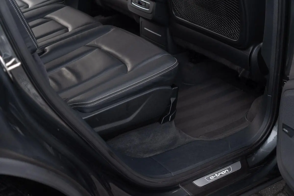 3.0 TDI e-tron Quattro Sport|S-Line|Org NL NAP|2e Eig|CarPlay|Luchtvering|Bose|Virtual|Trekhaak|LED|DubbelGlas|Dealer Onderhouden