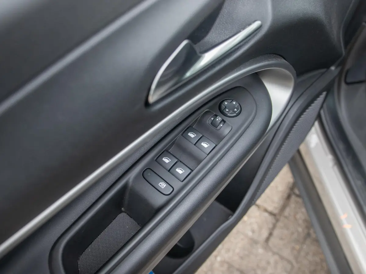 1.2 e-Hybrid Summit | Infotainment&Convenience Pack