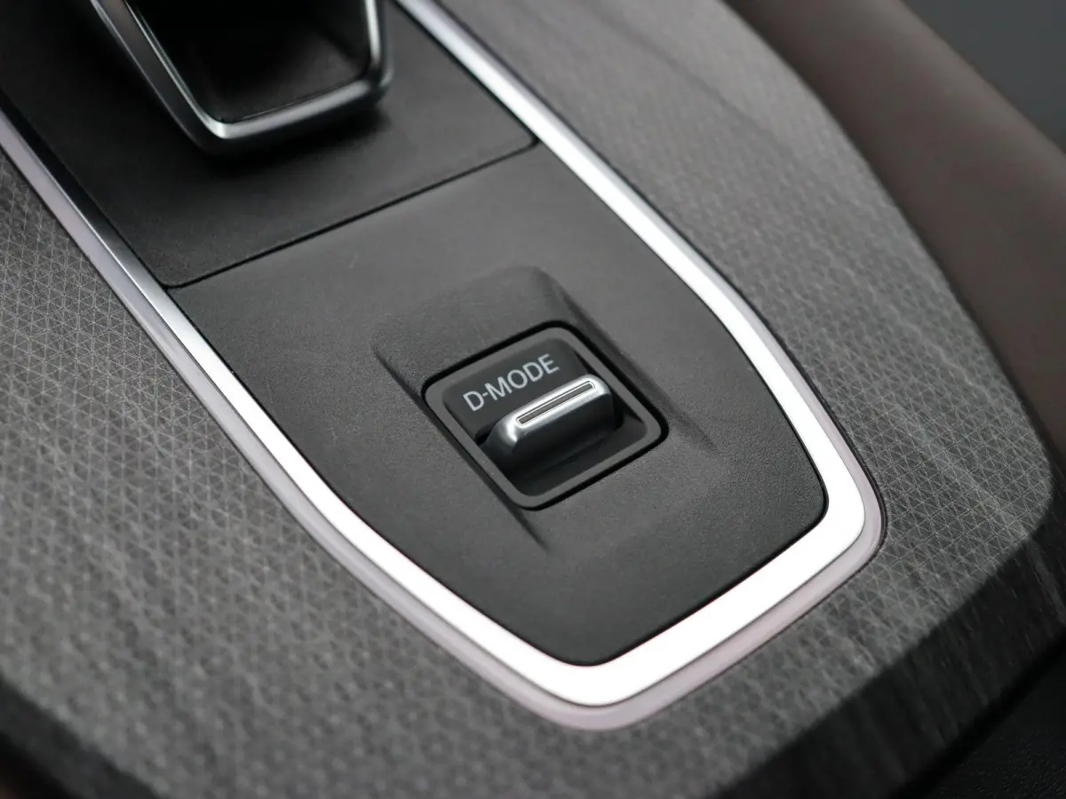 158pk MHEV Xtronic Tekna | Pilot assist | Stoel, stuur en voorruitverwarming | Lederen bekleding | Google intergratie | Elketrisch verstelbare bestuurderstoel |