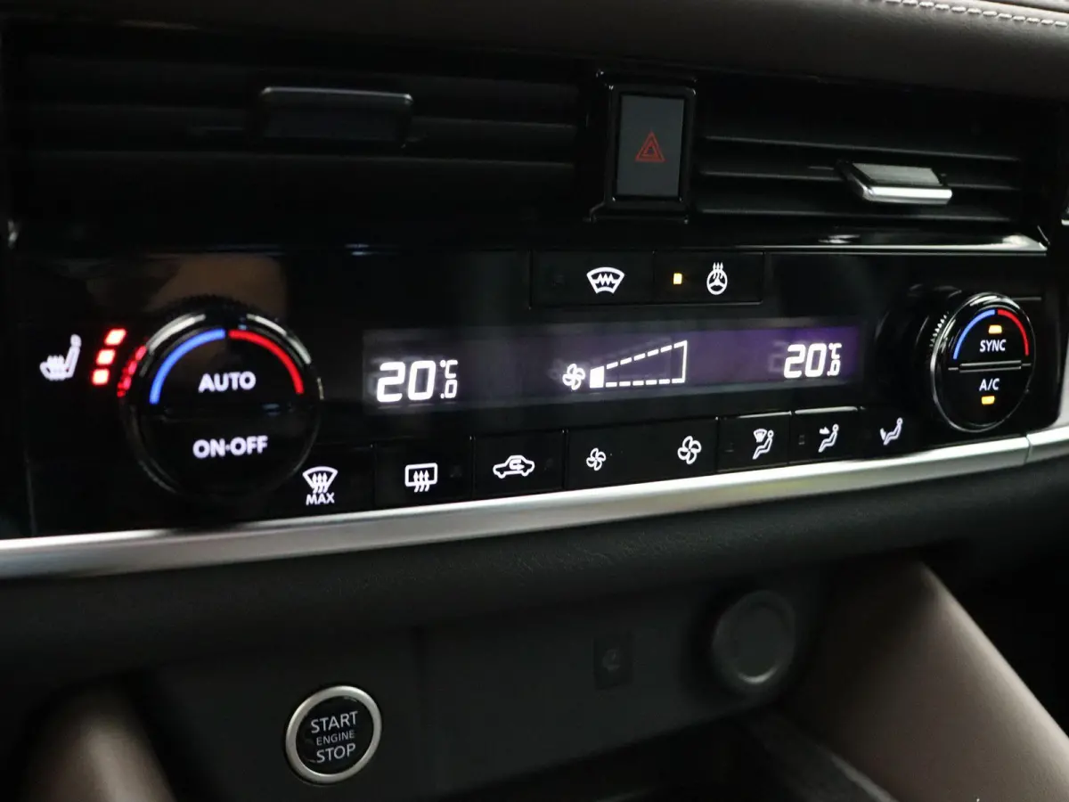 158pk MHEV Xtronic Tekna | Pilot assist | Stoel, stuur en voorruitverwarming | Lederen bekleding | Google intergratie | Elketrisch verstelbare bestuurderstoel |