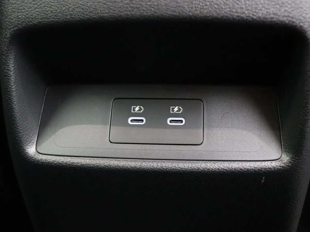 158pk MHEV Xtronic Tekna | Pilot assist | Stoel, stuur en voorruitverwarming | Lederen bekleding | Google intergratie | Elketrisch verstelbare bestuurderstoel |