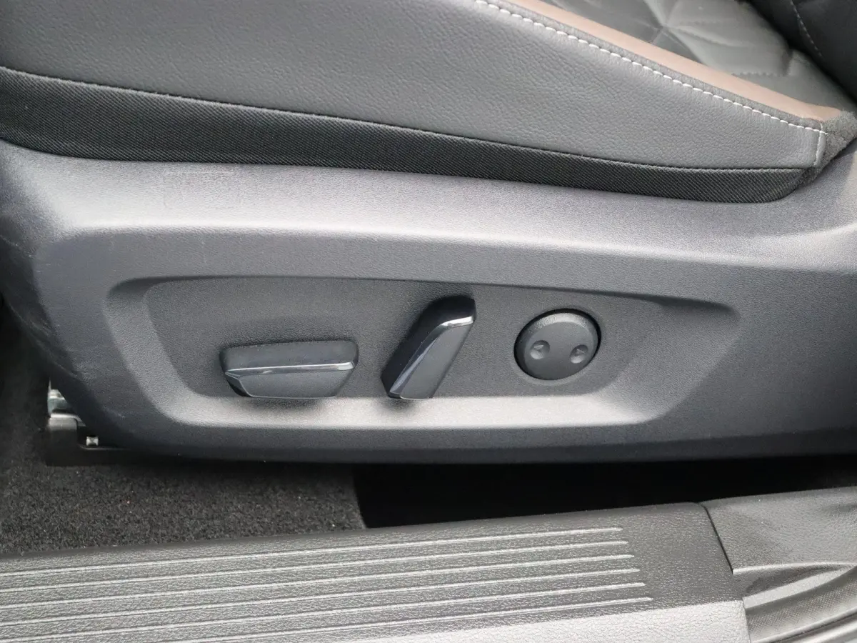 158pk MHEV Xtronic Tekna | Pilot assist | Stoel, stuur en voorruitverwarming | Lederen bekleding | Google intergratie | Elketrisch verstelbare bestuurderstoel |