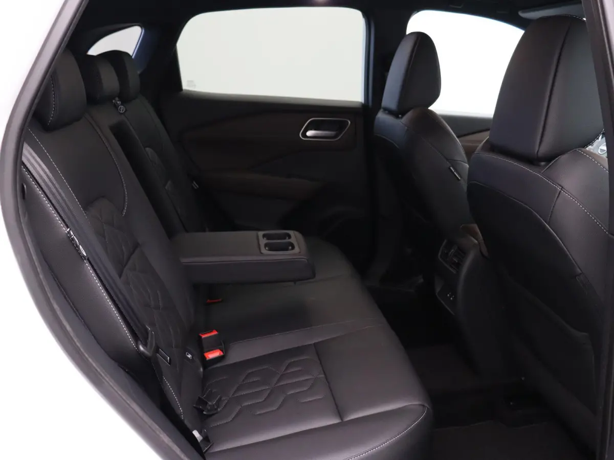 158pk MHEV Xtronic Tekna | Pilot assist | Stoel, stuur en voorruitverwarming | Lederen bekleding | Google intergratie | Elketrisch verstelbare bestuurderstoel |