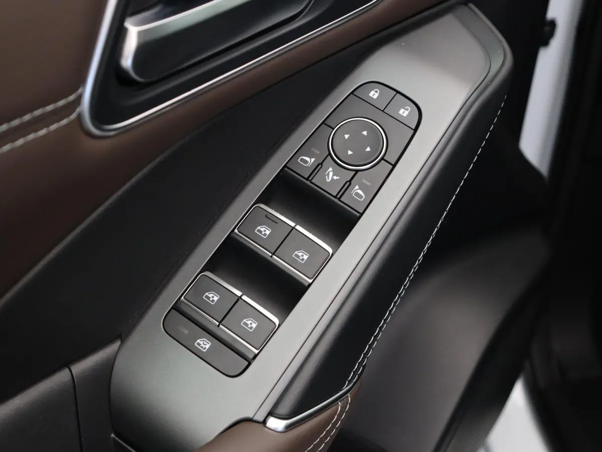 158pk MHEV Xtronic Tekna | Pilot assist | Stoel, stuur en voorruitverwarming | Lederen bekleding | Google intergratie | Elketrisch verstelbare bestuurderstoel |