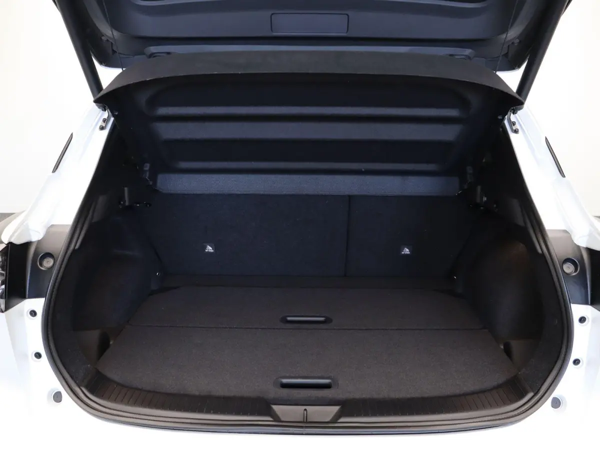 158pk MHEV Xtronic Tekna | Pilot assist | Stoel, stuur en voorruitverwarming | Lederen bekleding | Google intergratie | Elketrisch verstelbare bestuurderstoel |