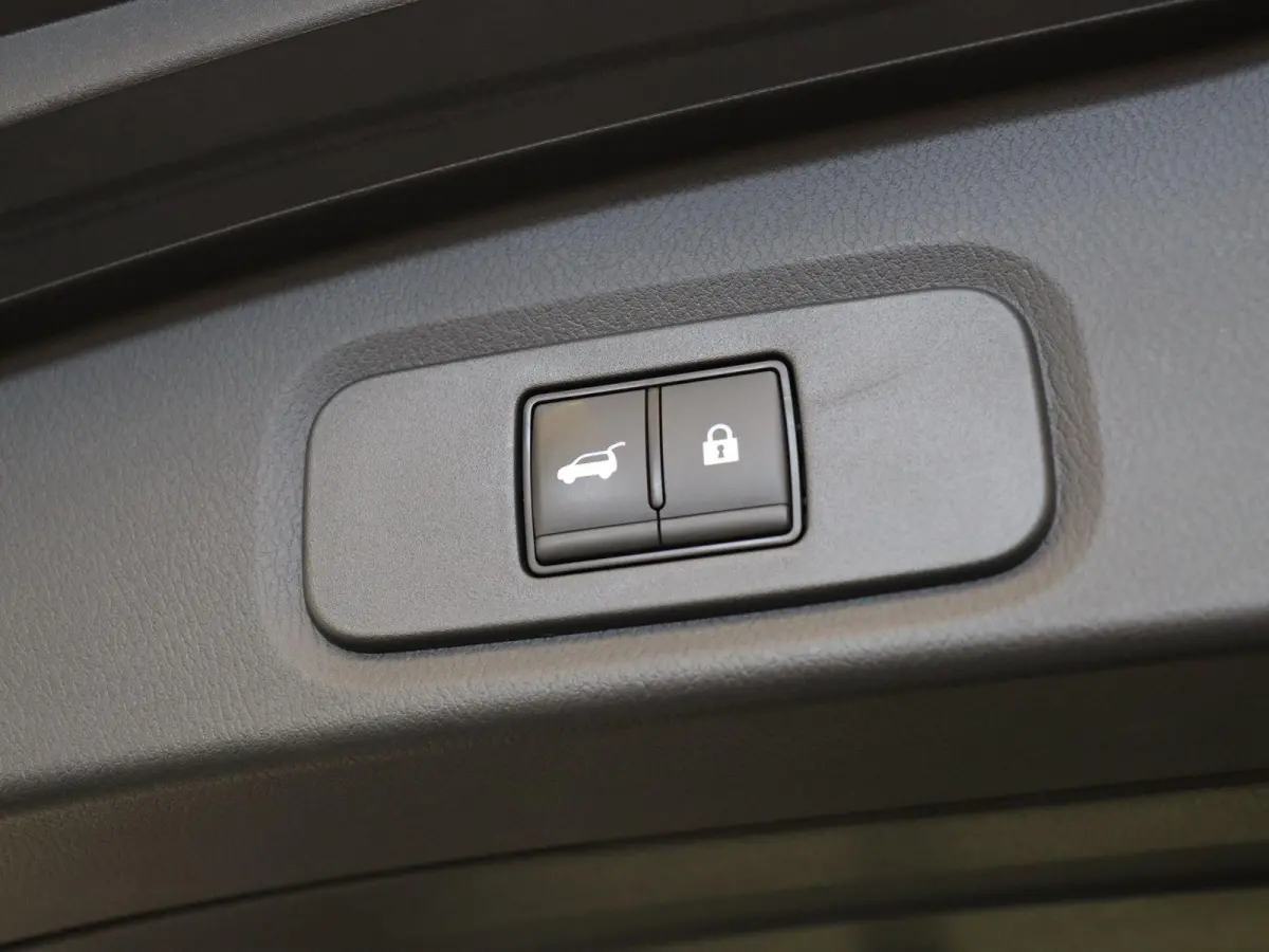 158pk MHEV Xtronic Tekna | Pilot assist | Stoel, stuur en voorruitverwarming | Lederen bekleding | Google intergratie | Elketrisch verstelbare bestuurderstoel |