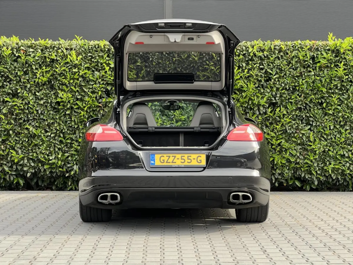 4.8 4S, PANORAMADAK, LUCHTVERING, SPORTCHRONO, BOSE, SPORTUITLAAT, NAVIGATIE, DODEHOEK, MEMORY, CRUISE CONTROL, CLIMATE CONTROL, STOELVERWARMING, LICHTMETAAL 20"