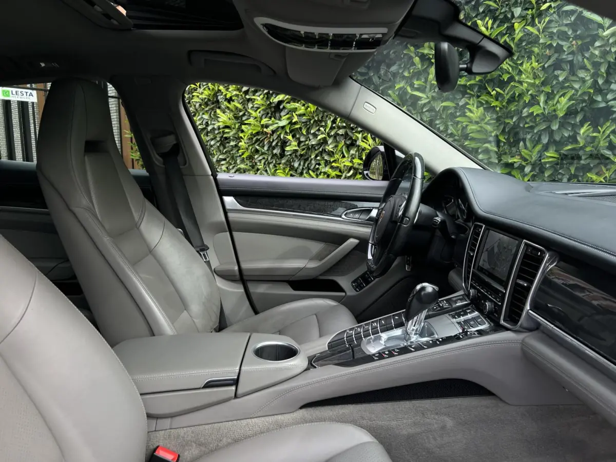 4.8 4S, PANORAMADAK, LUCHTVERING, SPORTCHRONO, BOSE, SPORTUITLAAT, NAVIGATIE, DODEHOEK, MEMORY, CRUISE CONTROL, CLIMATE CONTROL, STOELVERWARMING, LICHTMETAAL 20"