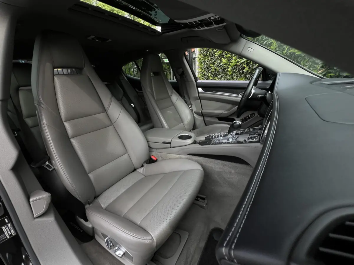 4.8 4S, PANORAMADAK, LUCHTVERING, SPORTCHRONO, BOSE, SPORTUITLAAT, NAVIGATIE, DODEHOEK, MEMORY, CRUISE CONTROL, CLIMATE CONTROL, STOELVERWARMING, LICHTMETAAL 20"