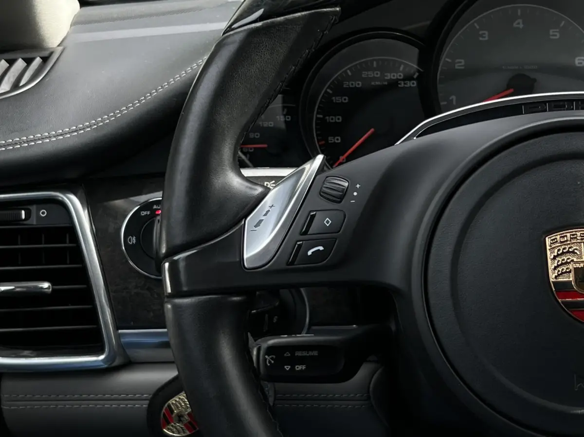 4.8 4S, PANORAMADAK, LUCHTVERING, SPORTCHRONO, BOSE, SPORTUITLAAT, NAVIGATIE, DODEHOEK, MEMORY, CRUISE CONTROL, CLIMATE CONTROL, STOELVERWARMING, LICHTMETAAL 20"