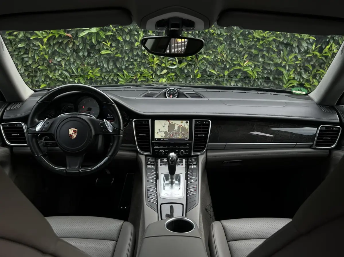 4.8 4S, PANORAMADAK, LUCHTVERING, SPORTCHRONO, BOSE, SPORTUITLAAT, NAVIGATIE, DODEHOEK, MEMORY, CRUISE CONTROL, CLIMATE CONTROL, STOELVERWARMING, LICHTMETAAL 20"