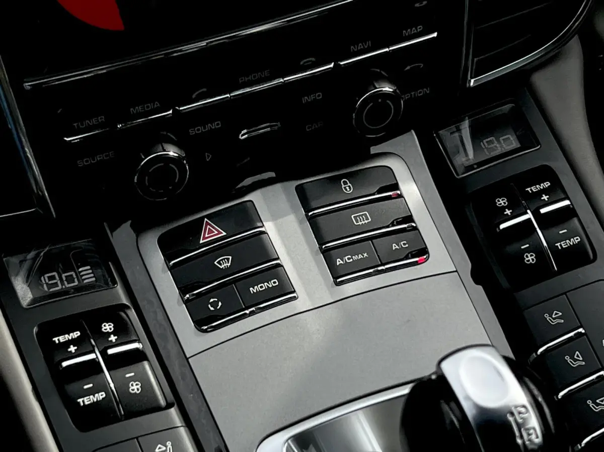 4.8 4S, PANORAMADAK, LUCHTVERING, SPORTCHRONO, BOSE, SPORTUITLAAT, NAVIGATIE, DODEHOEK, MEMORY, CRUISE CONTROL, CLIMATE CONTROL, STOELVERWARMING, LICHTMETAAL 20"